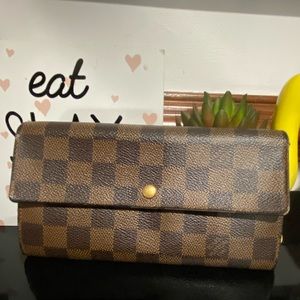 SOLD❌Portefeuille Sarah, Damier Ebene, Canvas leather